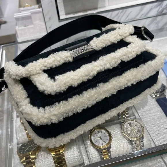 MICHAEL KORS Bradshaw Medium Suede and Faux Shearling Messenger Bag
Black
NWT - Picture 3 of 16